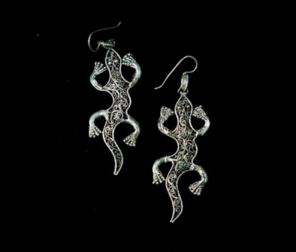 Earring filigree lizard