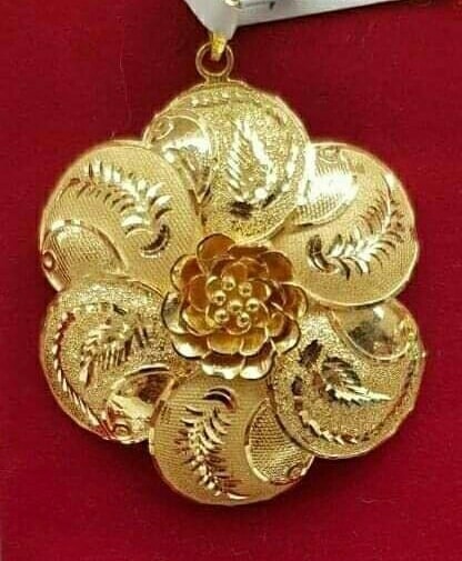 Gold pendent