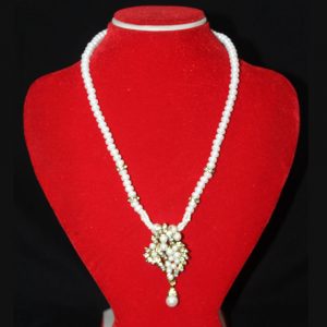 Pearl set with pendent
